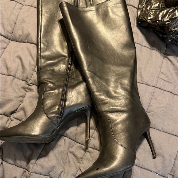 Elegant Black Leather Knee-High Boots - Picture 5 of 6